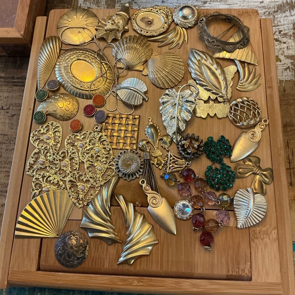 Vintage Jewelry pieces for crafting or jewelry making. - Picture 3 of 7